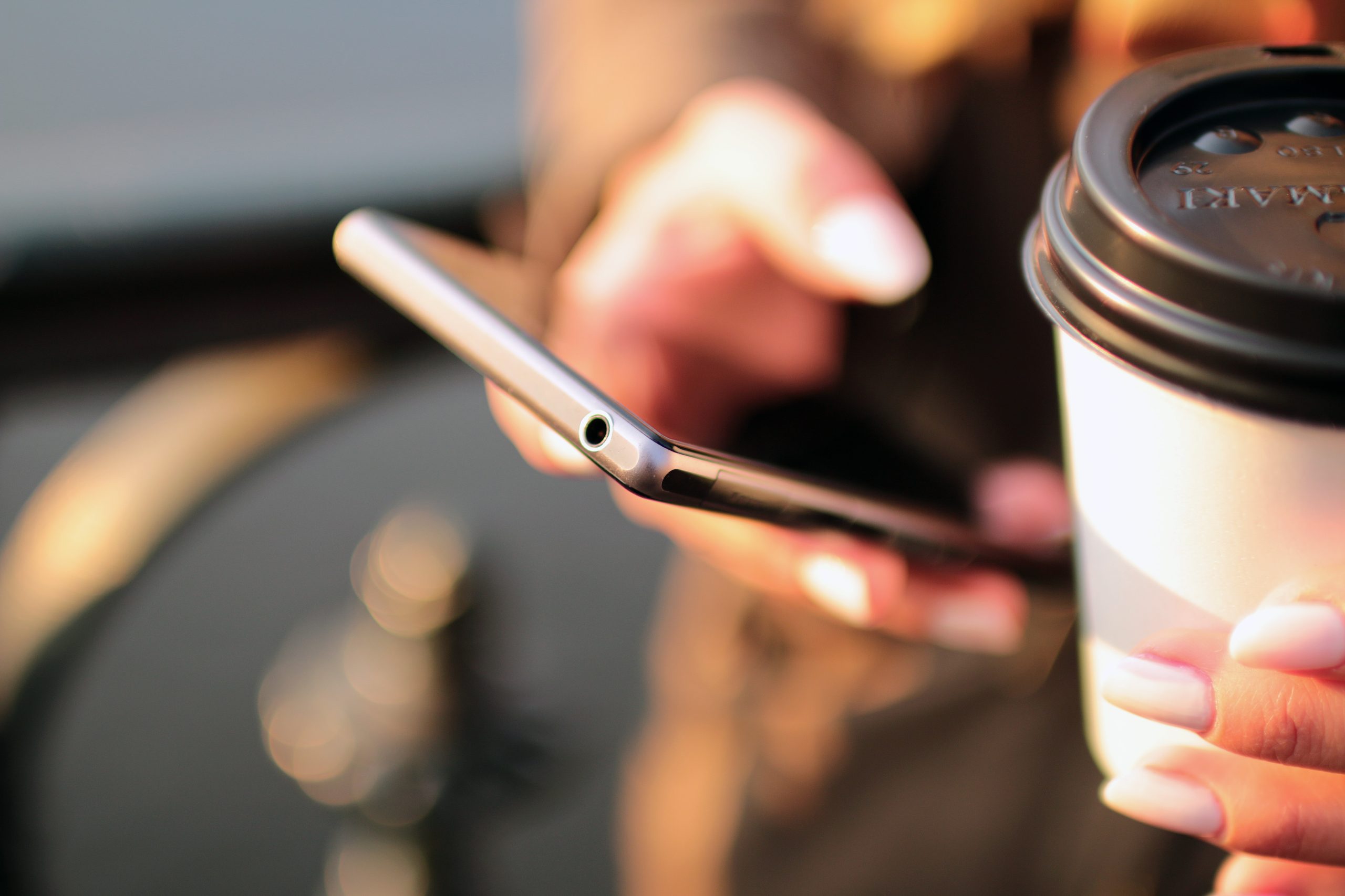 Elektromagnetické záření z mobilních telefonů Elektromagnetické záření z mobilních telefonů