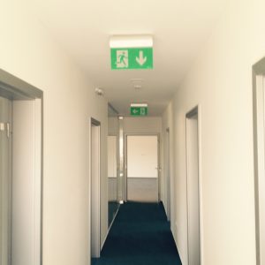 Núdzové osvetlenie v administratívnej budove Núdzové osvetlenie v administratívnej budove